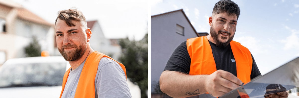 Zwei Männer in orangefarbenen Sicherheitswesten arbeiten im Freien; einer lächelt, der andere zeigt auf eine Oberfläche und erklärt das Rohrreinigungs-Spülverfahren.