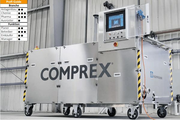 Die Industrieausrüstung mit dem „COMPREX“-Label, dem Bedienfeld und den Sicherheitsmarkierungen steht auf Rädern in einer geschäftigen Fabrikumgebung und verkörpert wahre „Industrie“-Effizienz.